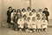 En la escuela, con la maestra doña Lourdes (mediados de la década de 1940)
